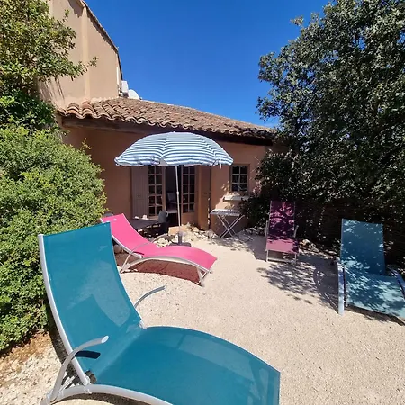 Holiday park Les Garrigues De La Vallee Des Baux Paradou