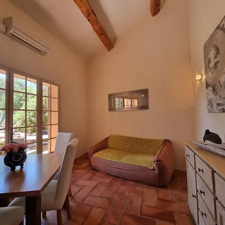 Les Garrigues De La Vallee Des Baux Vakantiepark Paradou