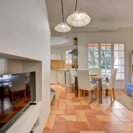 Les Garrigues De La Vallee Des Baux Vakantiepark